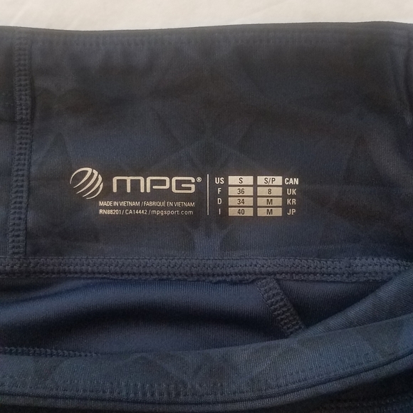 NWOT - MPG Electrolyte 3" hot shorts - Picture 9 of 9